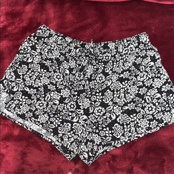 Aeropostale Pants - Aeropostale Black & White Floral Flowy Shorts
